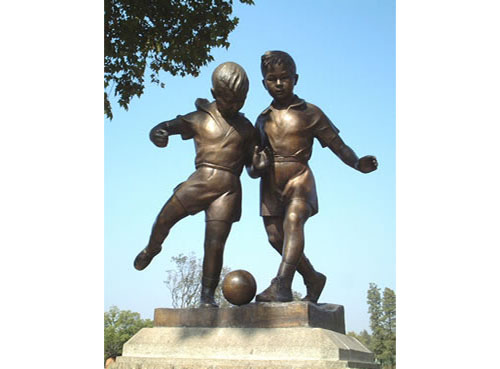 玻璃鋼雕塑的優(yōu)缺點(diǎn)有哪些