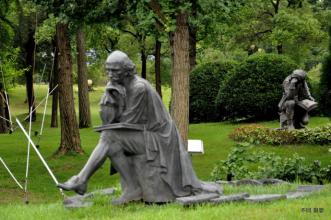 玻璃鋼雕塑相對于其他雕塑的優(yōu)勢 玻璃鋼雕塑相對于其他雕塑的優(yōu)勢