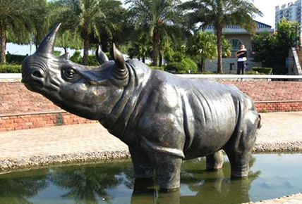 銅雕和玻璃鋼雕塑區別