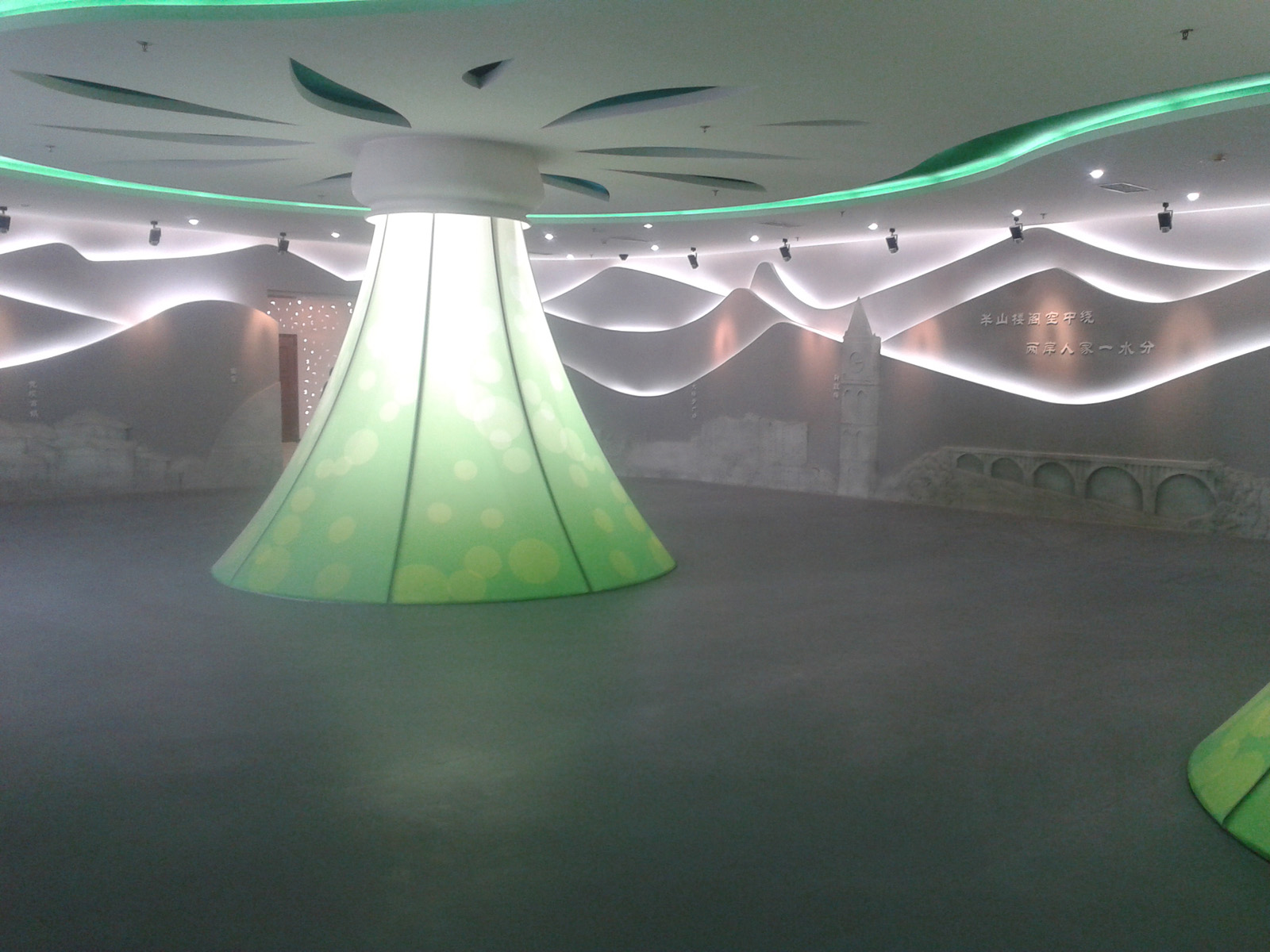 銅浮雕的創(chuàng  )新與發(fā)展?