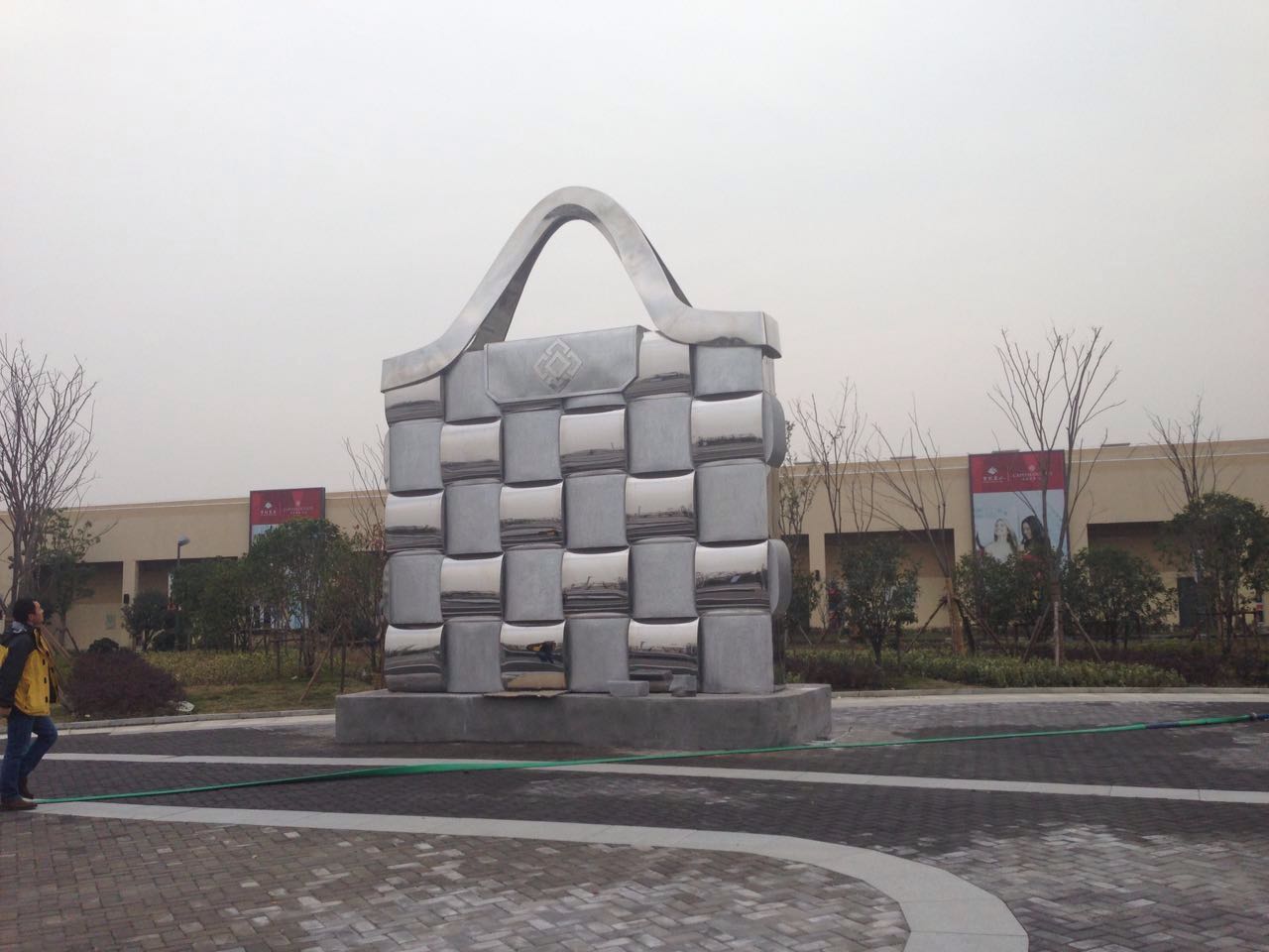 不銹鋼雕塑的應用范圍？