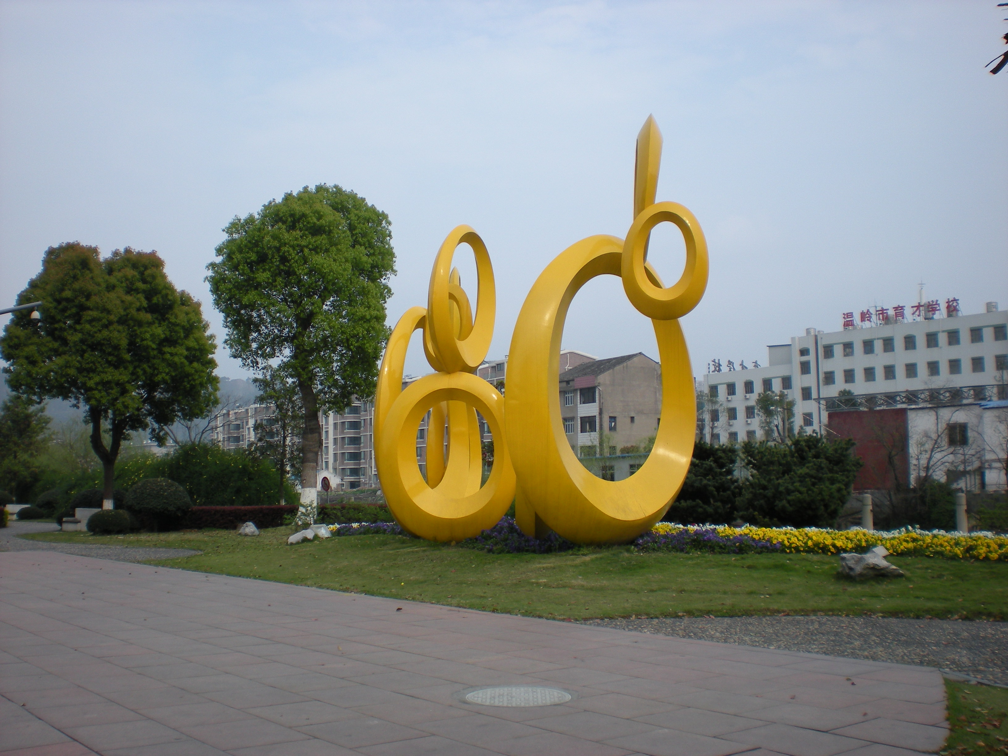 不銹鋼雕塑具有哪些優(yōu)點(diǎn)