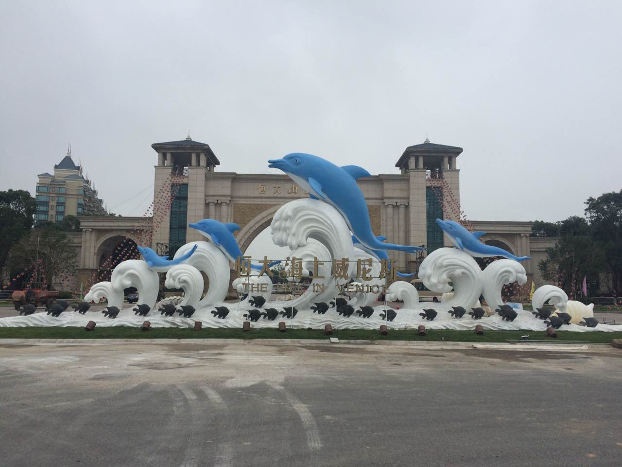 玻璃鋼雕塑的發(fā)展及裝飾性和藝術(shù)性