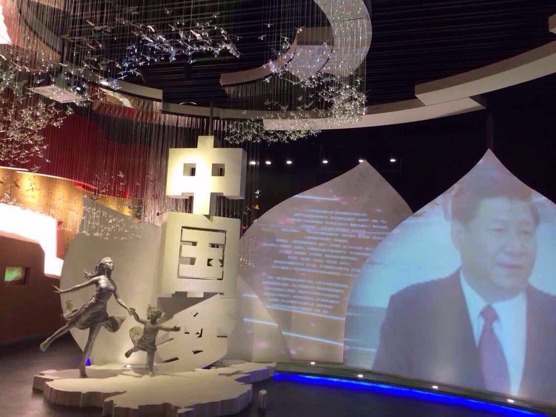 季節對玻璃鋼雕塑壽命影響大嗎?