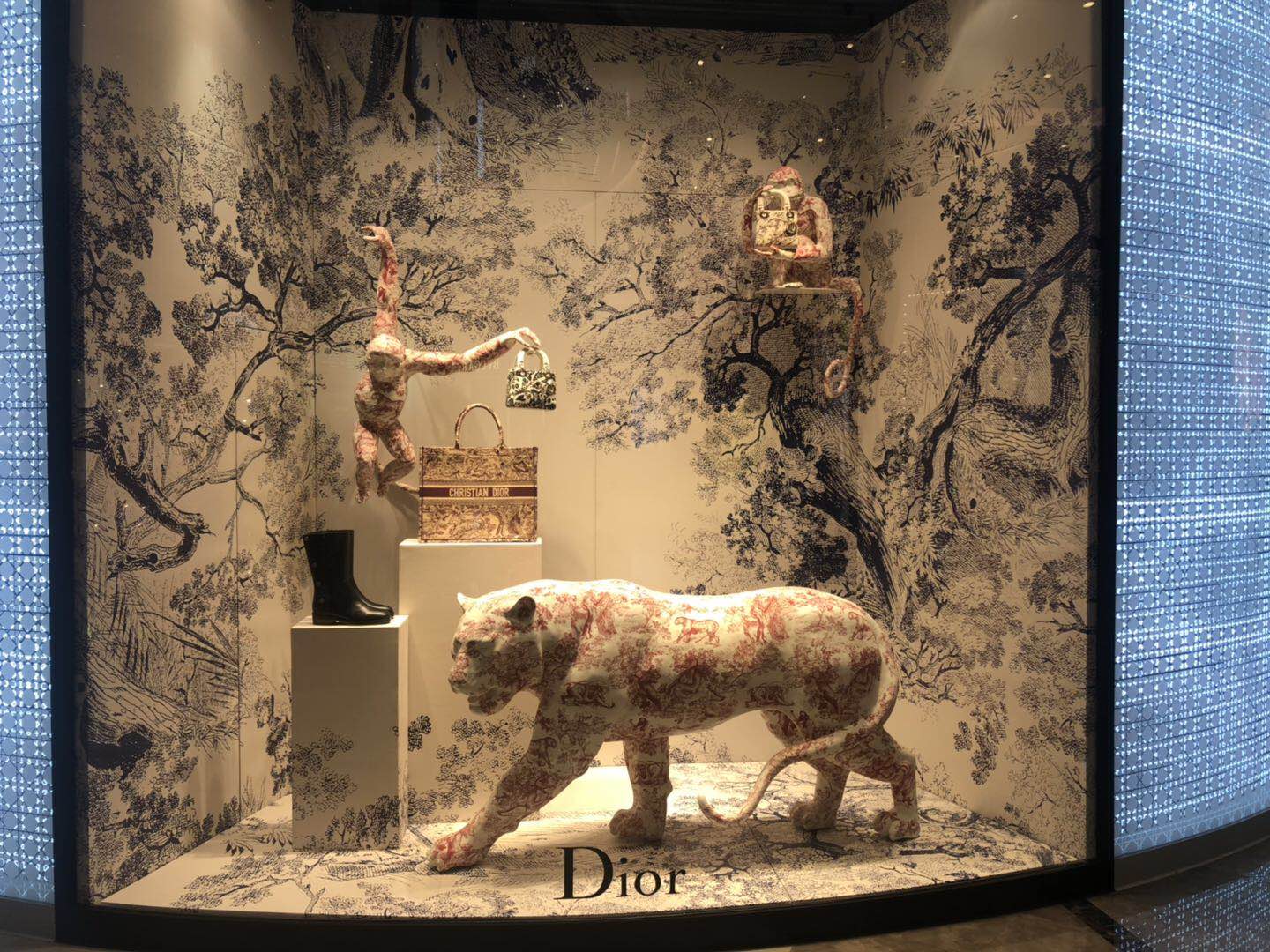 玻璃鋼花豹動(dòng)物雕塑