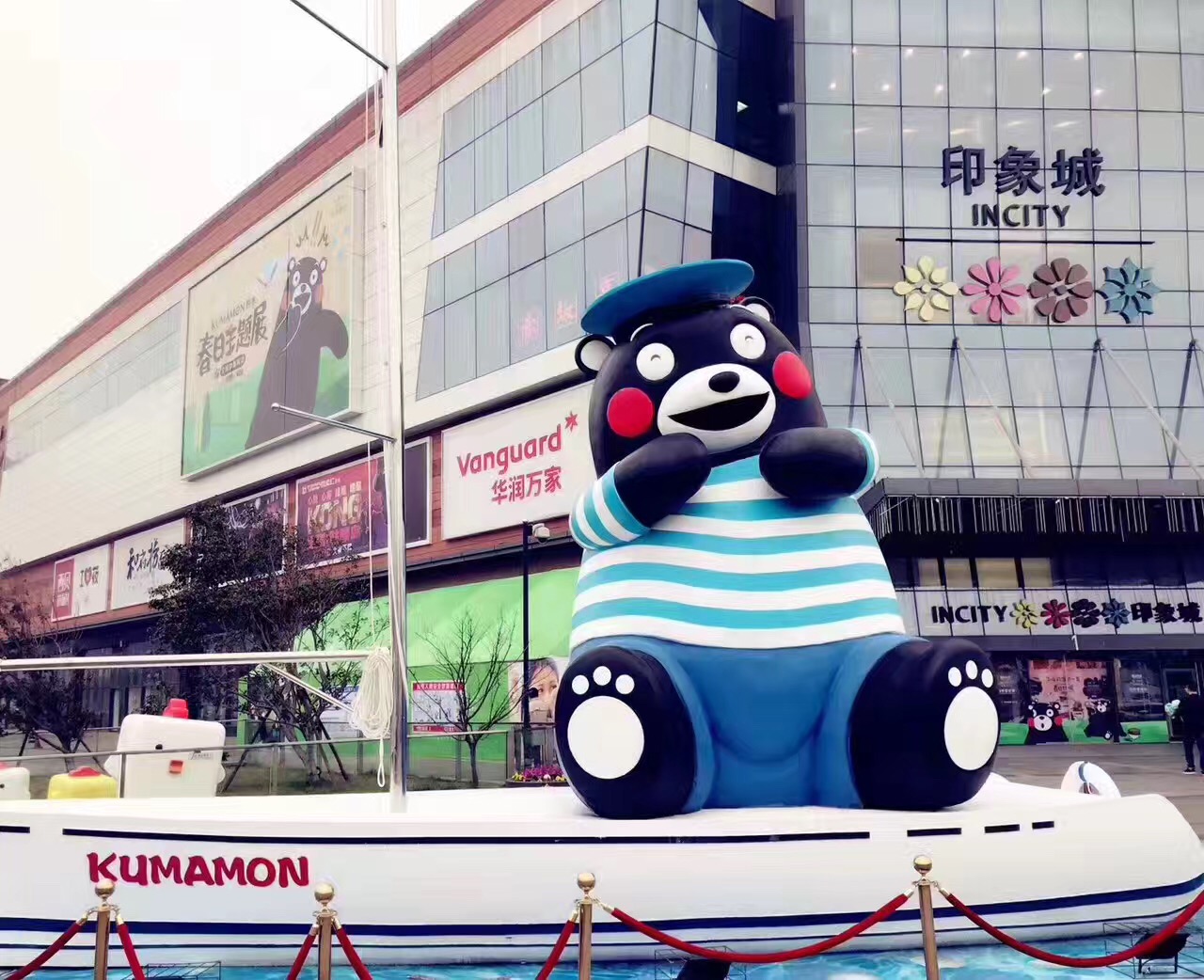 不銹鋼雕塑具備的特點(diǎn)有哪些？