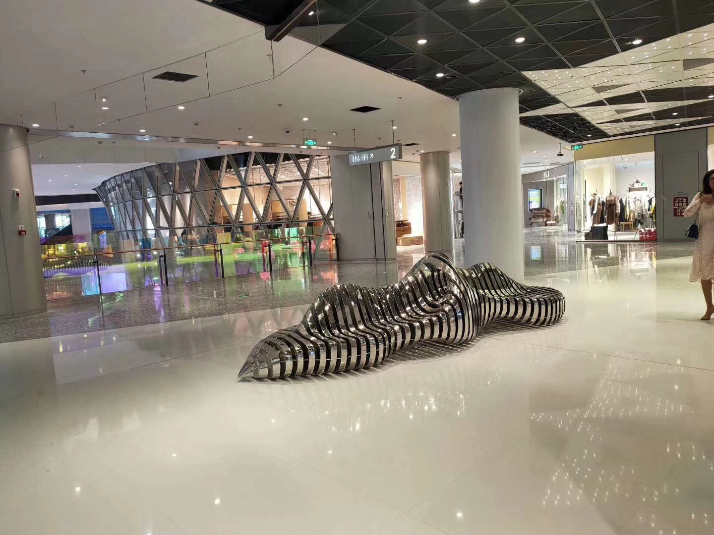 不銹鋼雕塑表面要怎么處理？