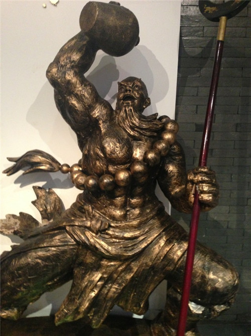 不銹鋼雕塑的優(yōu)勢有哪些？