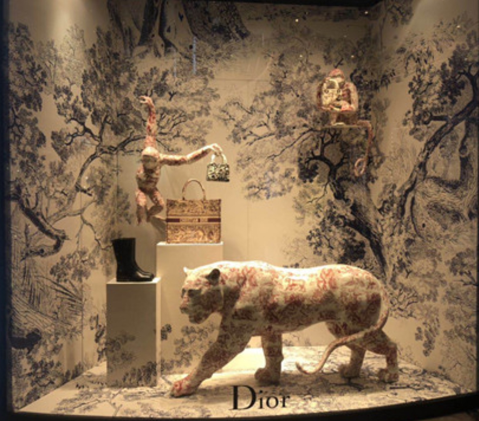 不銹鋼雕塑最為常見(jiàn)的造型有哪些？