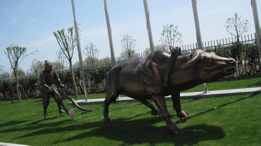 人物雕塑是人類(lèi)的精神產(chǎn)品